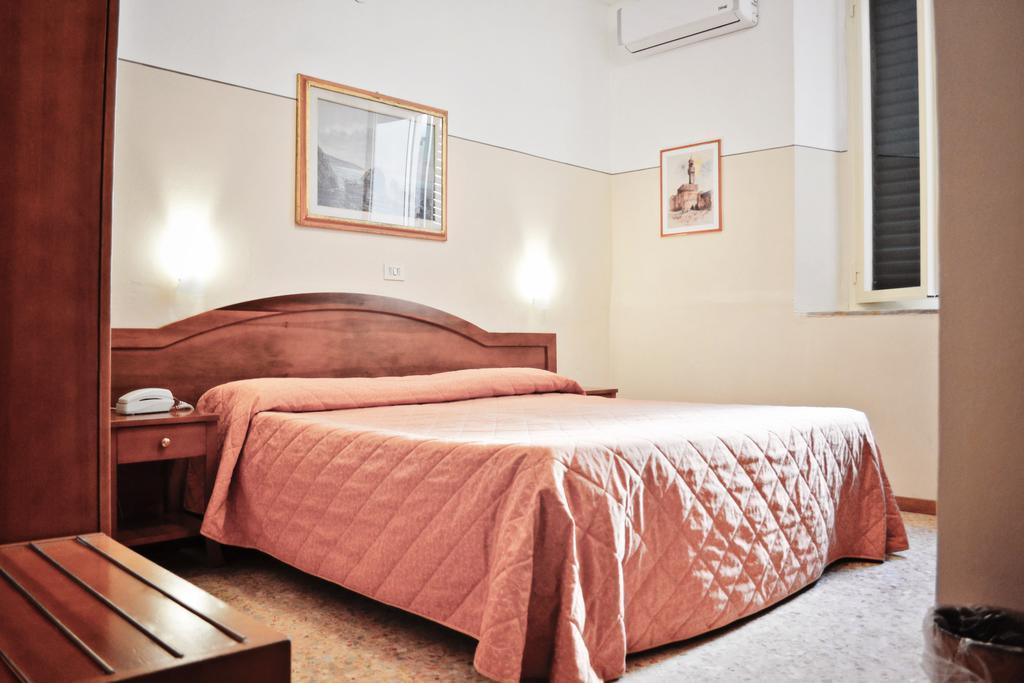 Hotel Arno Bellariva Florenz Zimmer foto