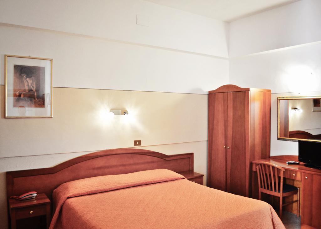 Hotel Arno Bellariva Florenz Zimmer foto