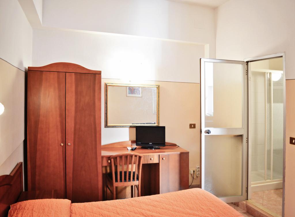 Hotel Arno Bellariva Florenz Zimmer foto