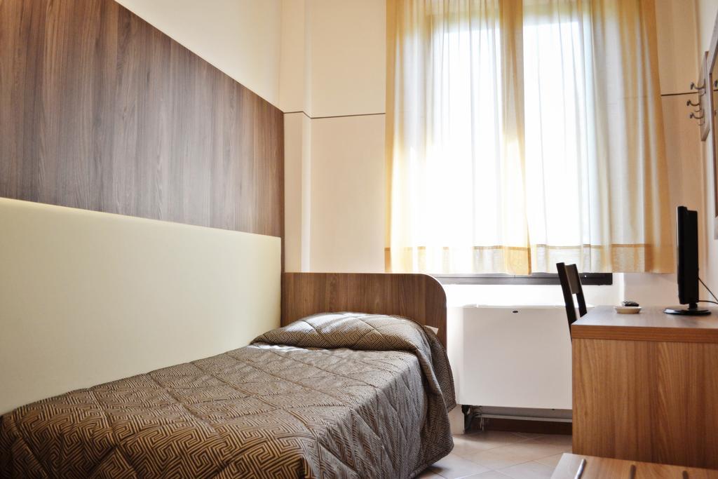 Hotel Arno Bellariva Florenz Zimmer foto