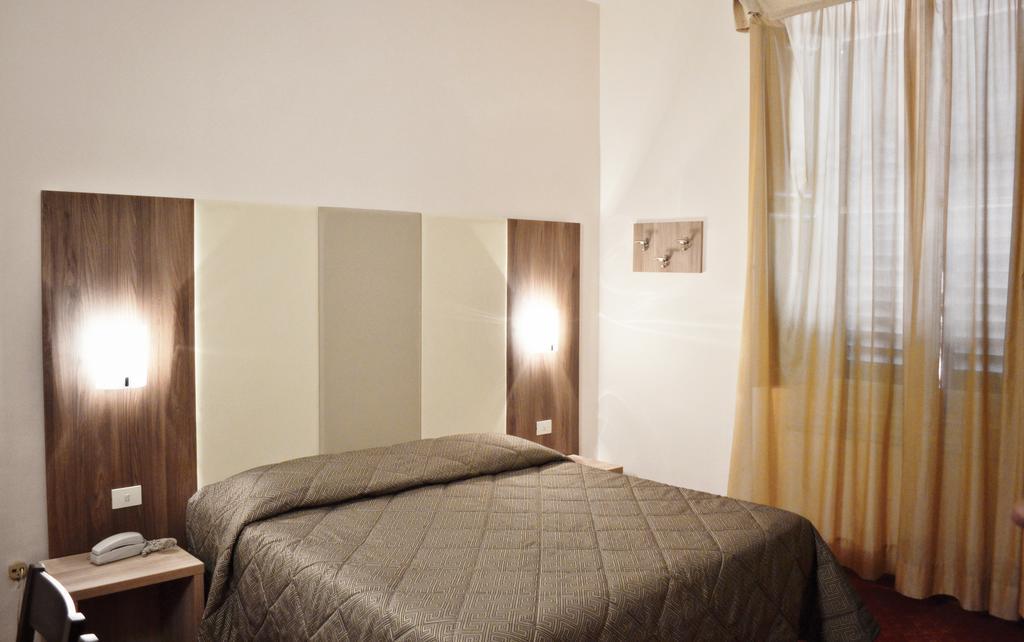Hotel Arno Bellariva Florenz Zimmer foto