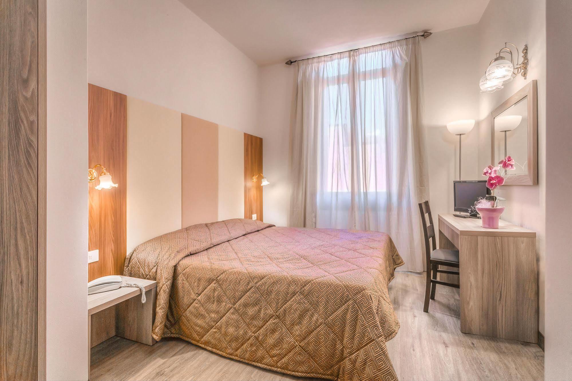 Hotel Arno Bellariva Florenz Exterior foto